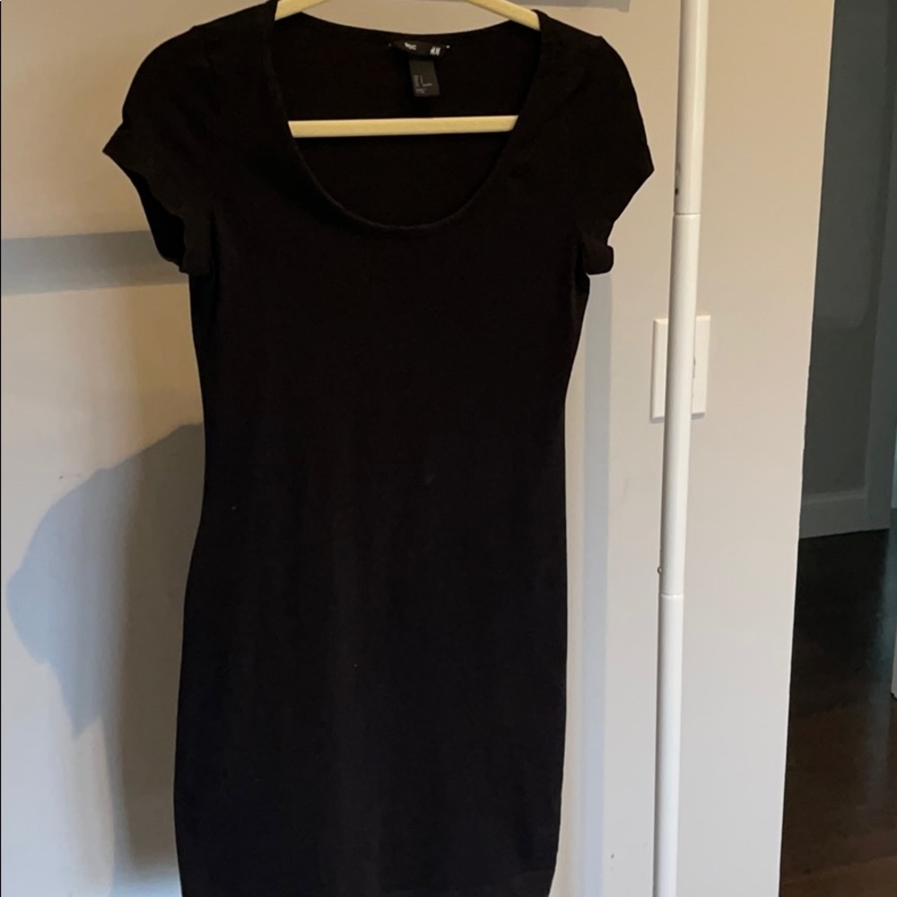 black bodycon dress